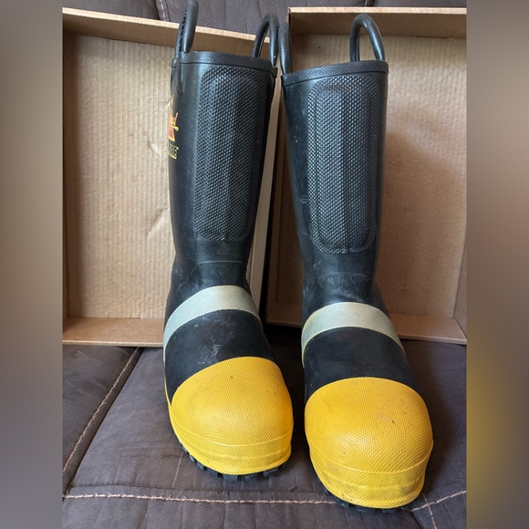 Thorogood Hellfire firefighter Boots men size 6.5